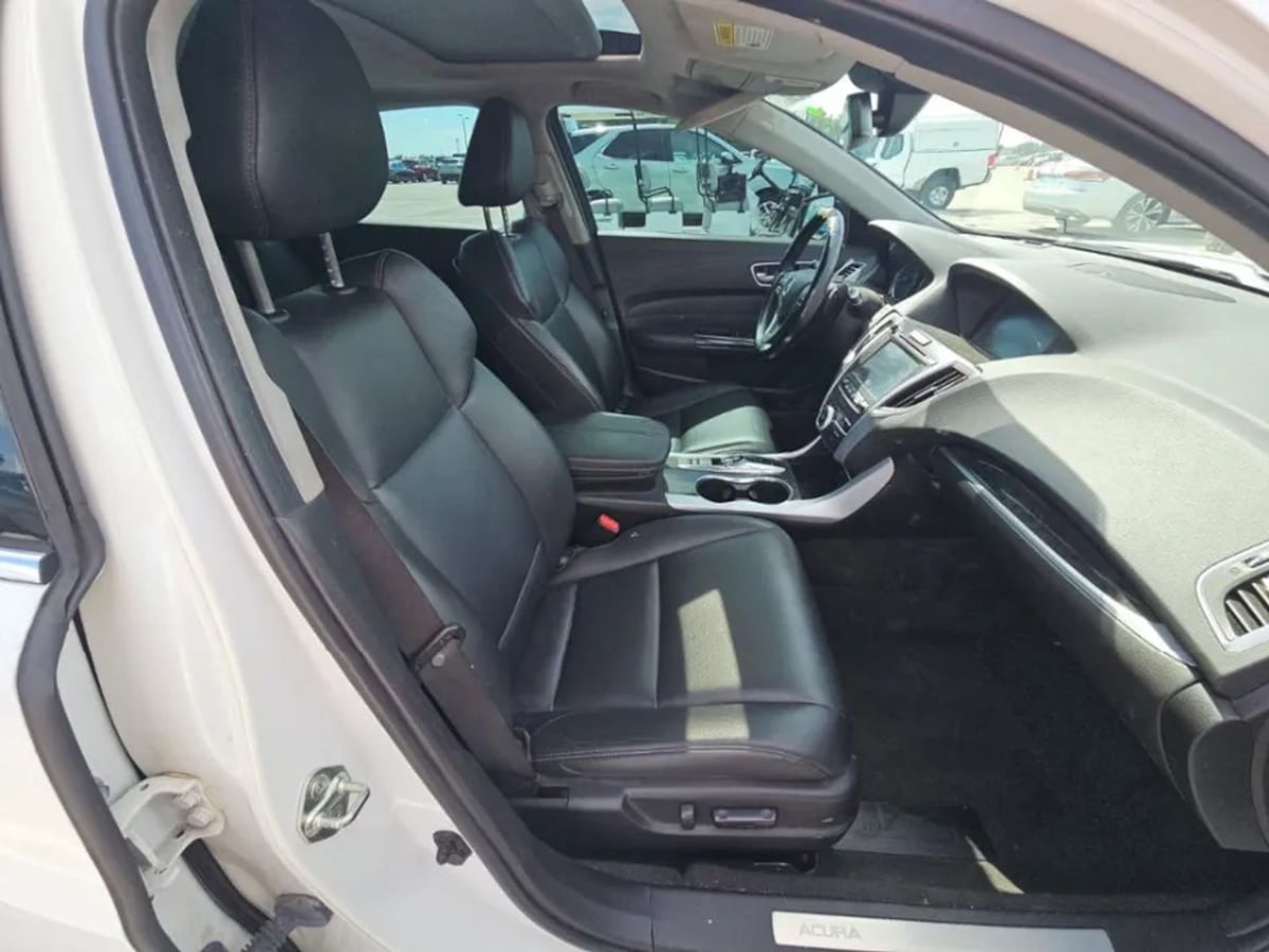 Acura TLX photo 8