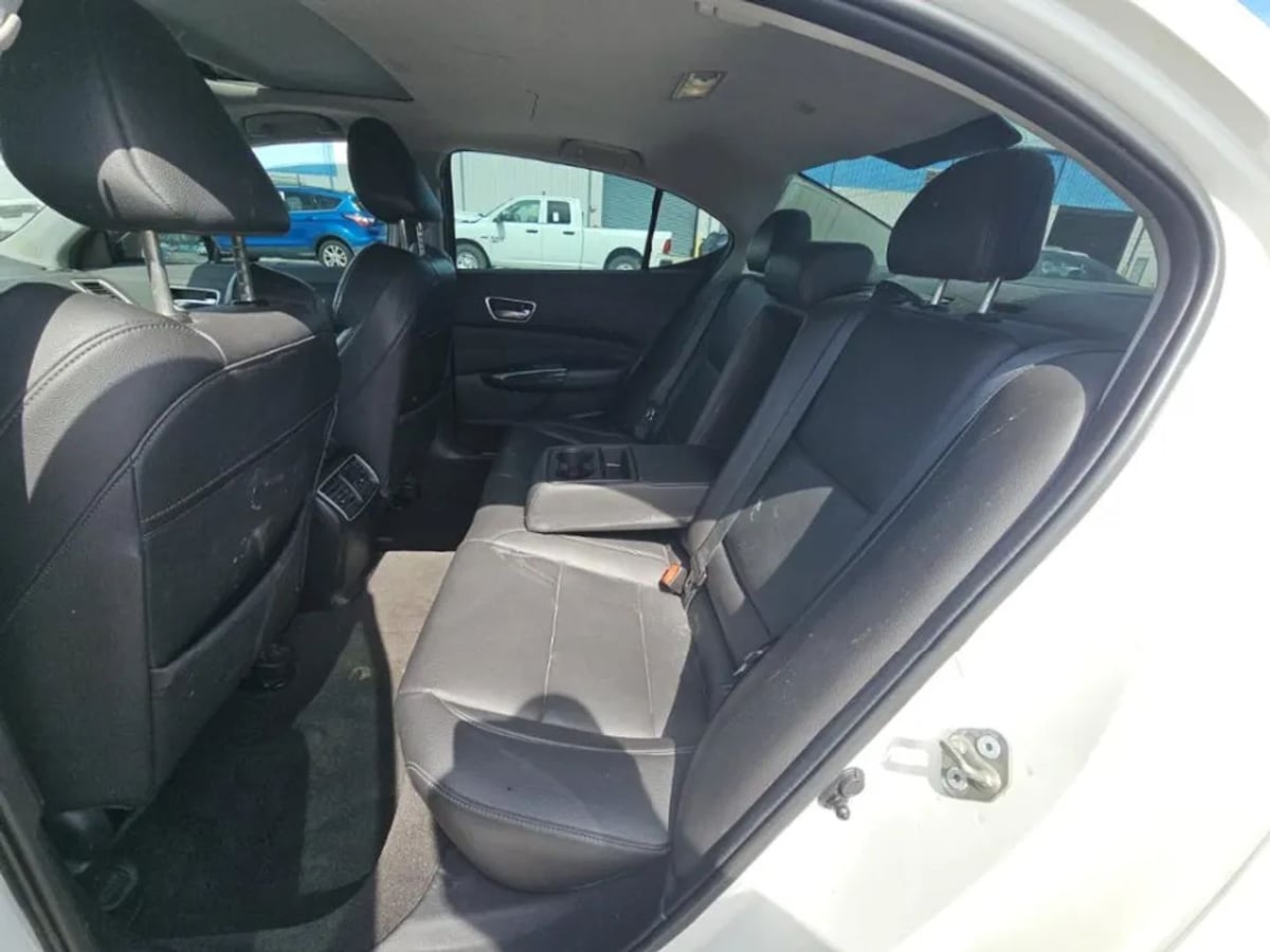 Acura TLX photo 9