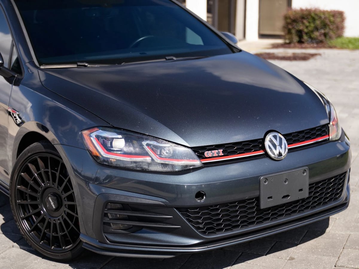 Volkswagen Golf GTI photo 3