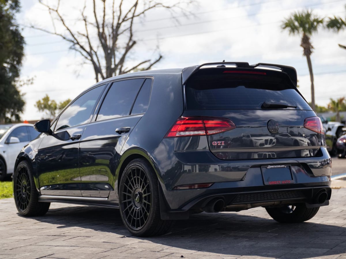 Volkswagen Golf GTI photo 9