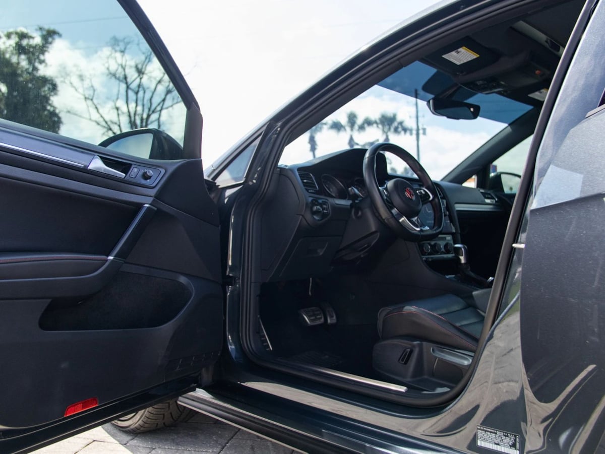 Volkswagen Golf GTI photo 15