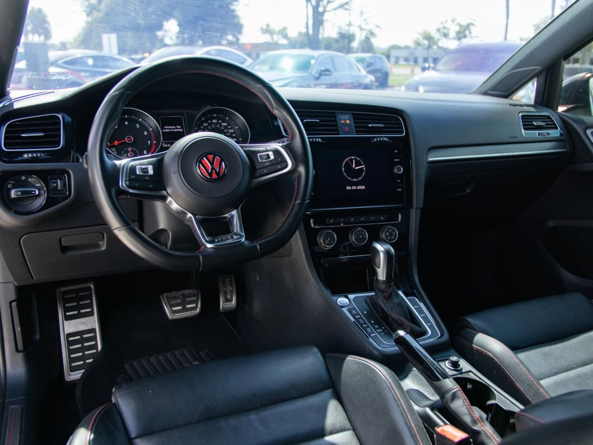 Volkswagen Golf GTI photo 16