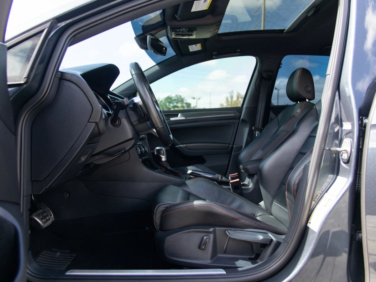 Volkswagen Golf GTI photo 17