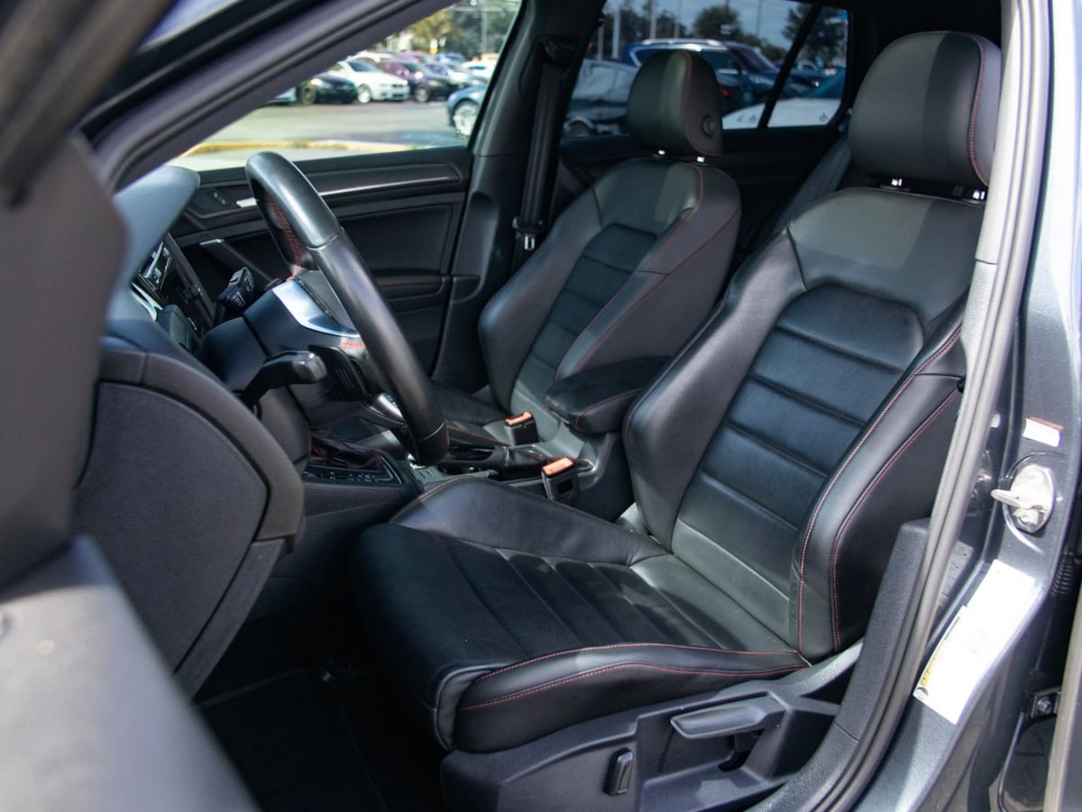 Volkswagen Golf GTI photo 18