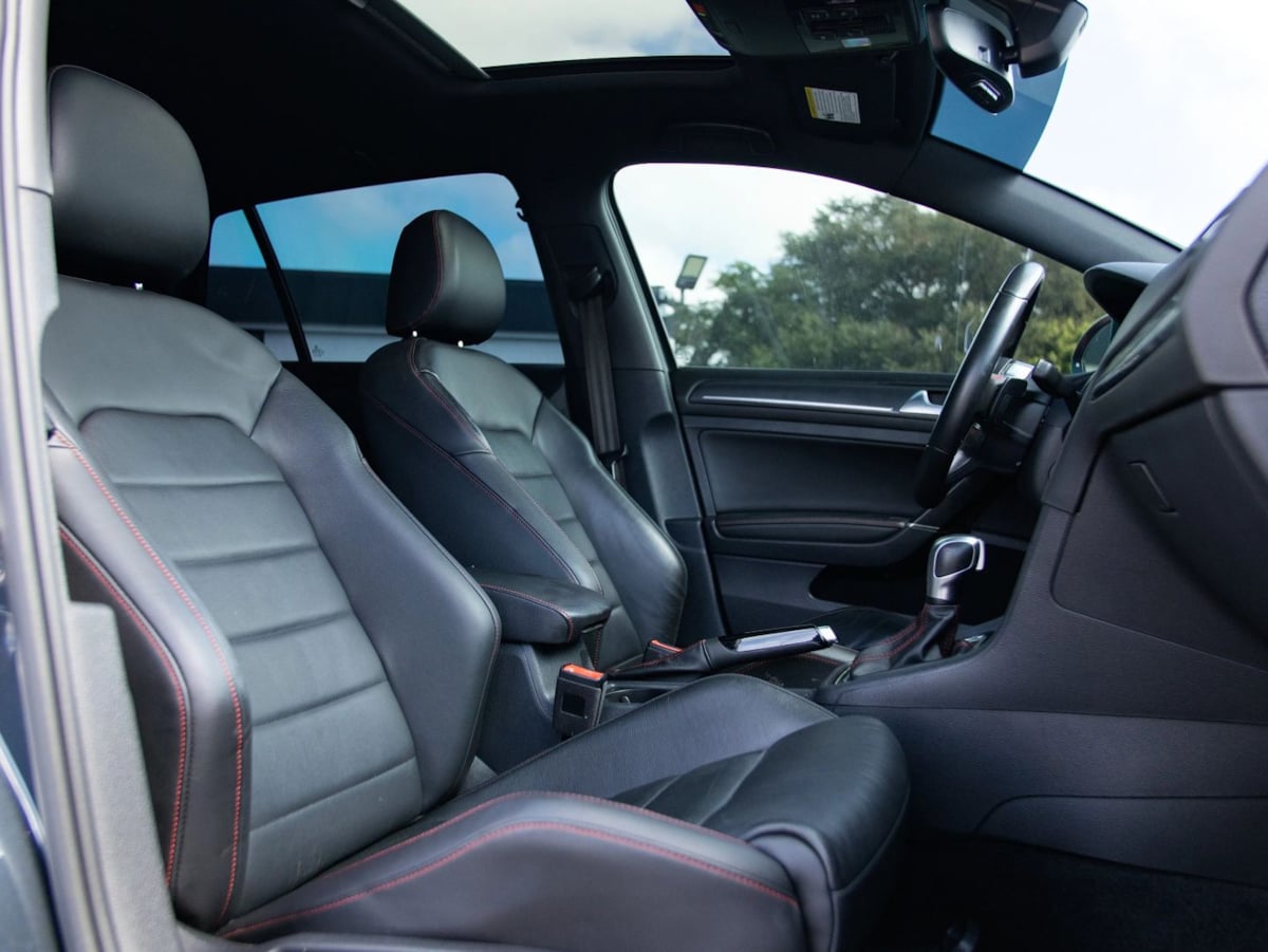 Volkswagen Golf GTI photo 21