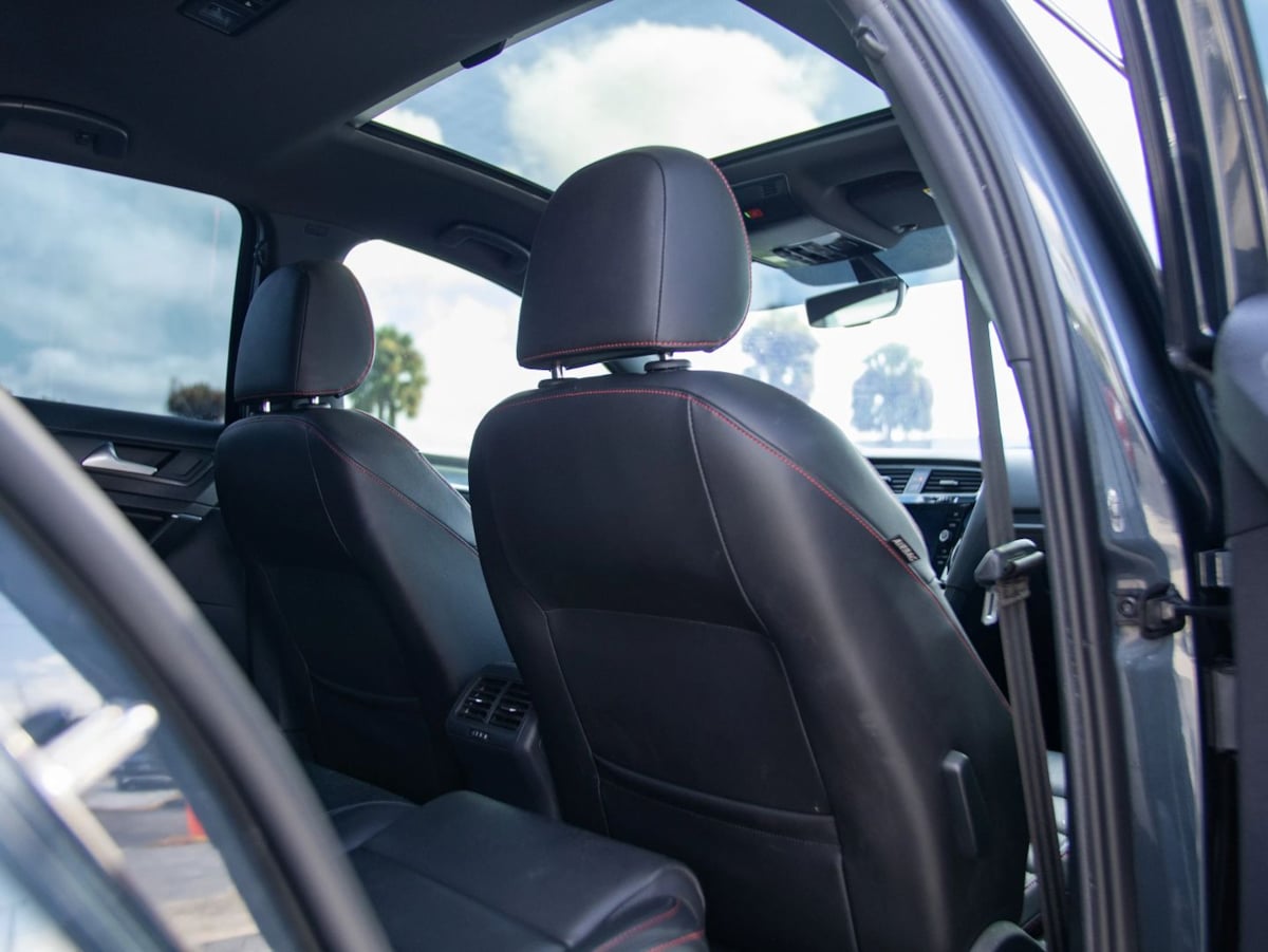 Volkswagen Golf GTI photo 27