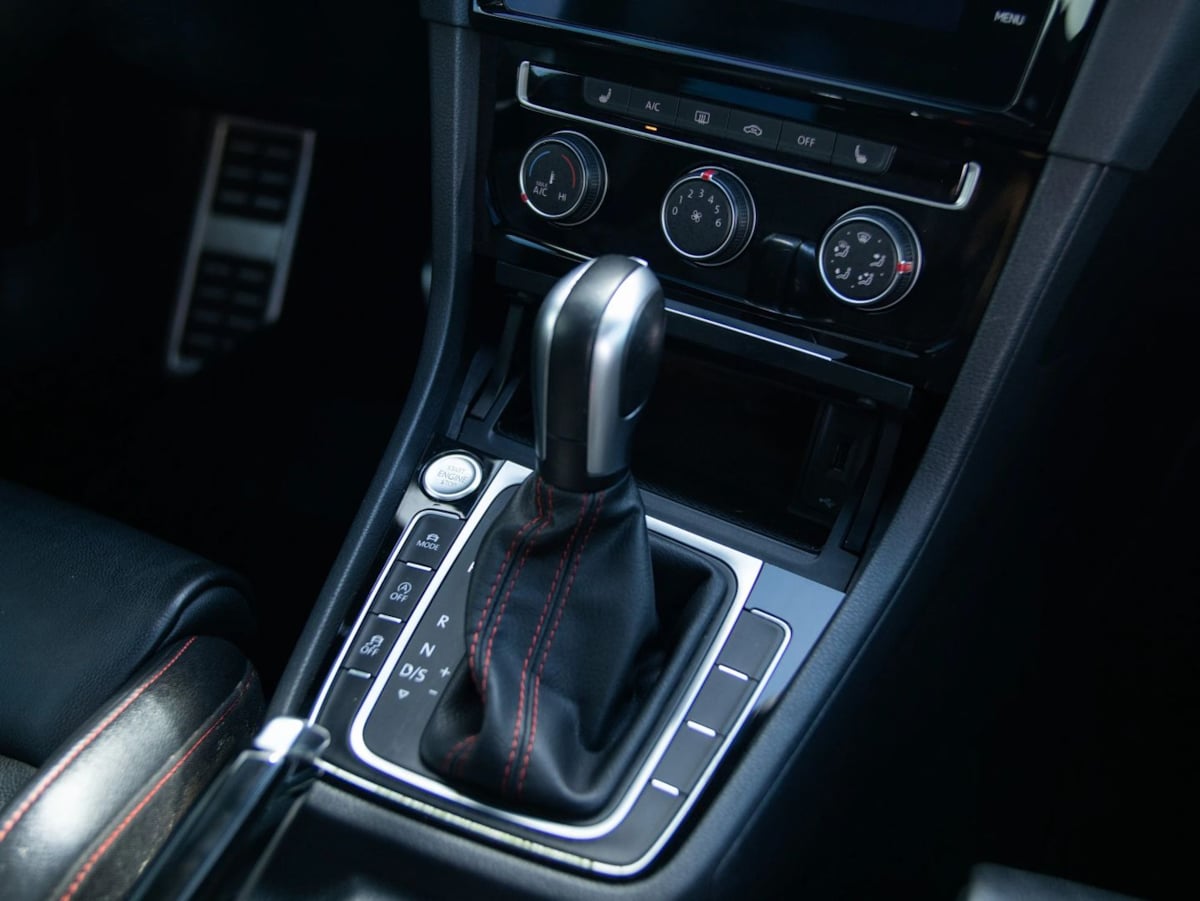 Volkswagen Golf GTI photo 29