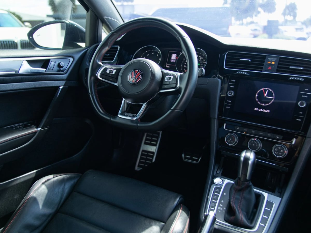 Volkswagen Golf GTI photo 30