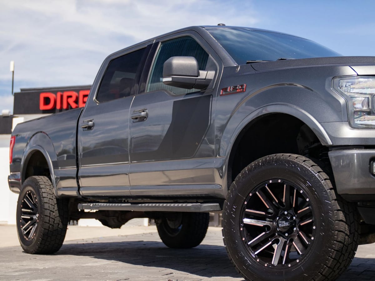 Ford F-150 photo 2