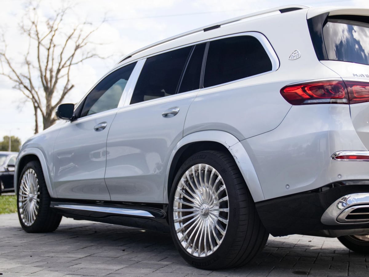 Mercedes-Benz GLS photo 11