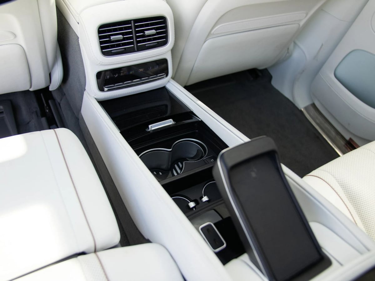 Mercedes-Benz GLS photo 35