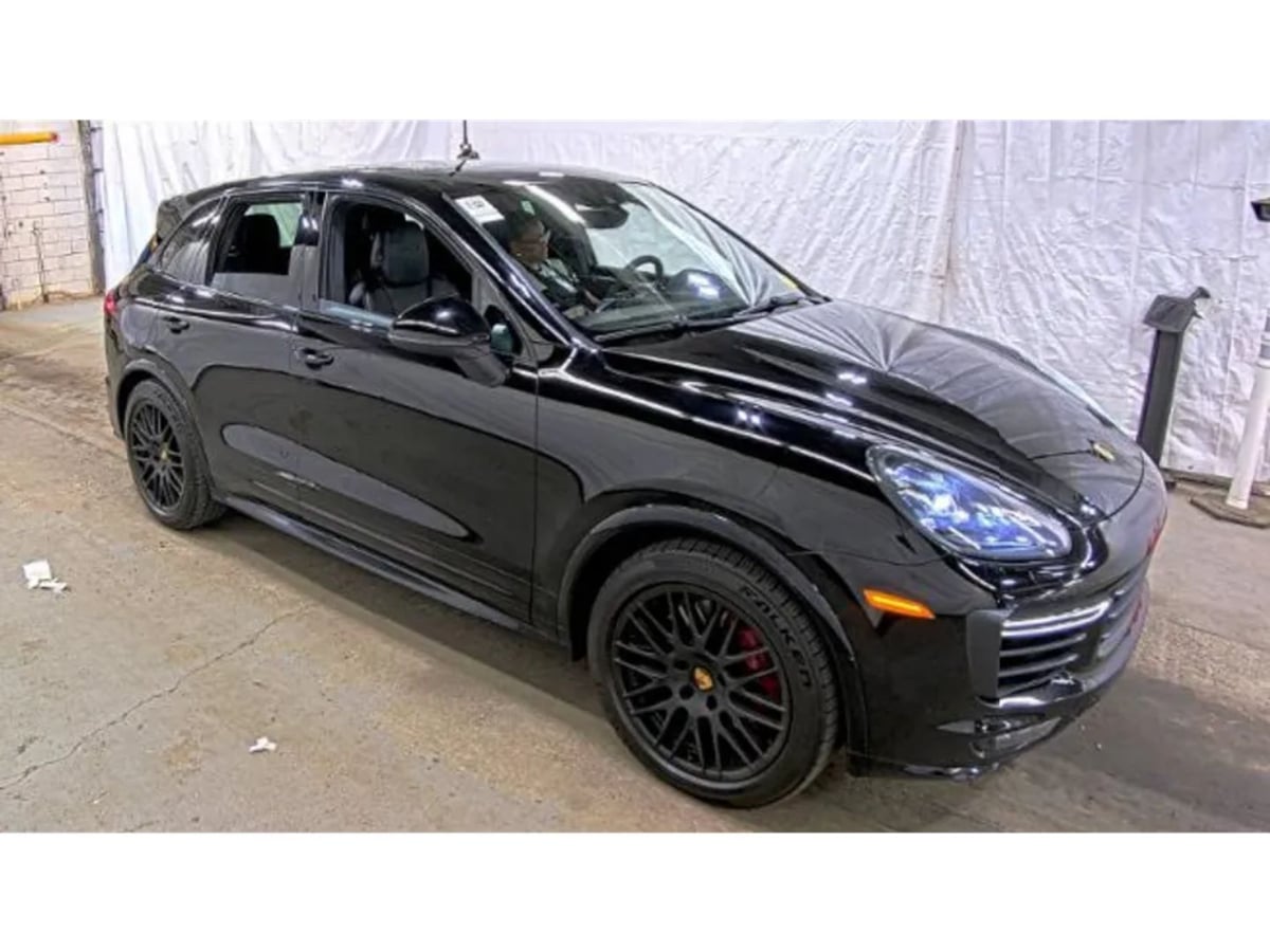 Porsche Cayenne photo 2