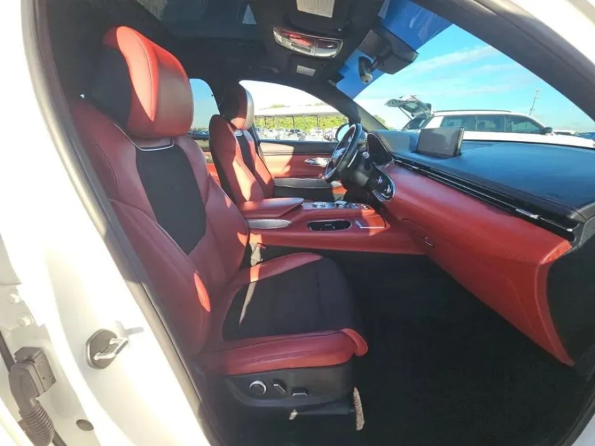 Genesis GV70 photo 10