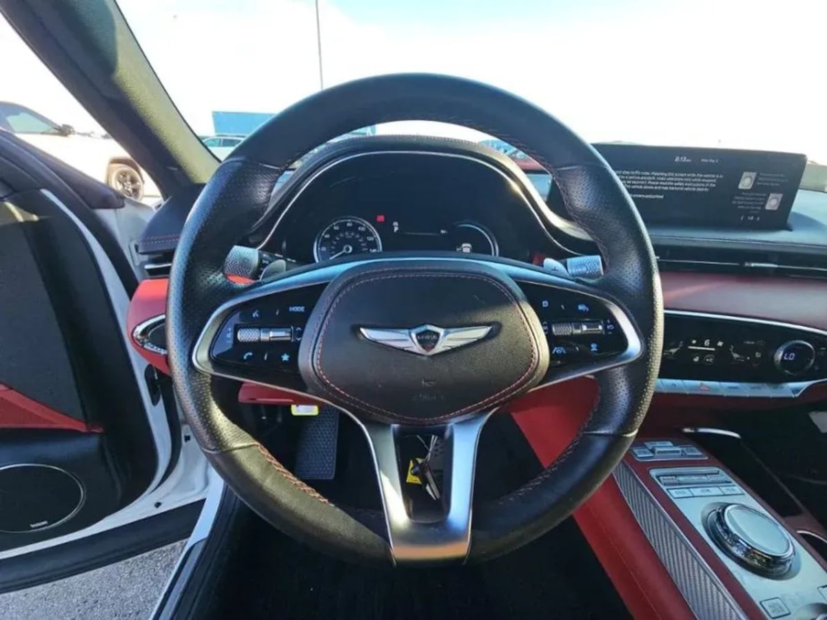 Genesis GV70 photo 12