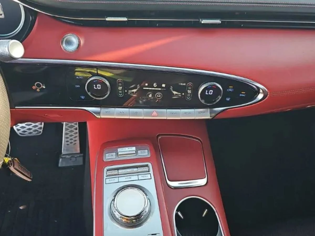 Genesis GV70 photo 13