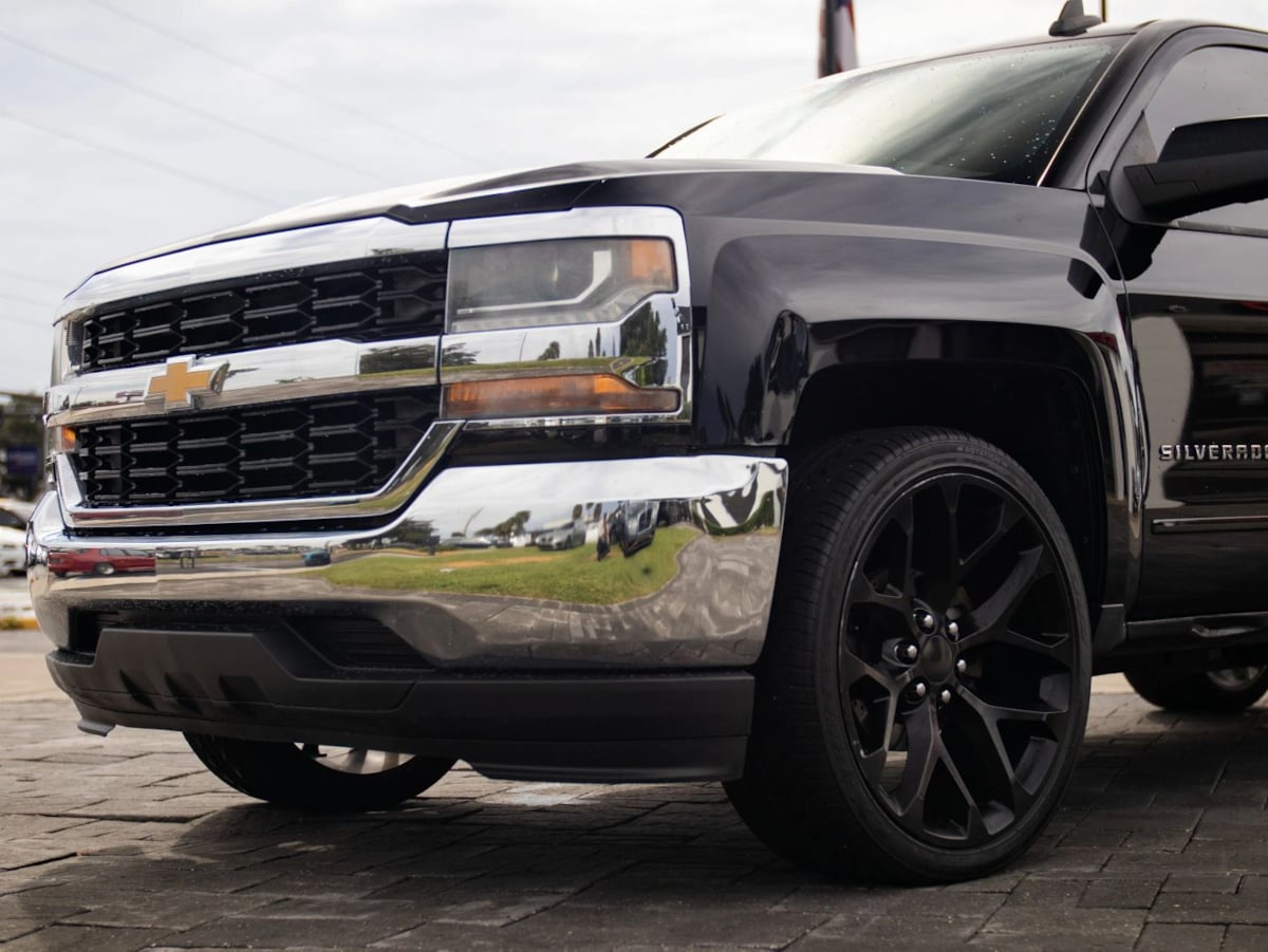 Chevrolet Silverado photo 6