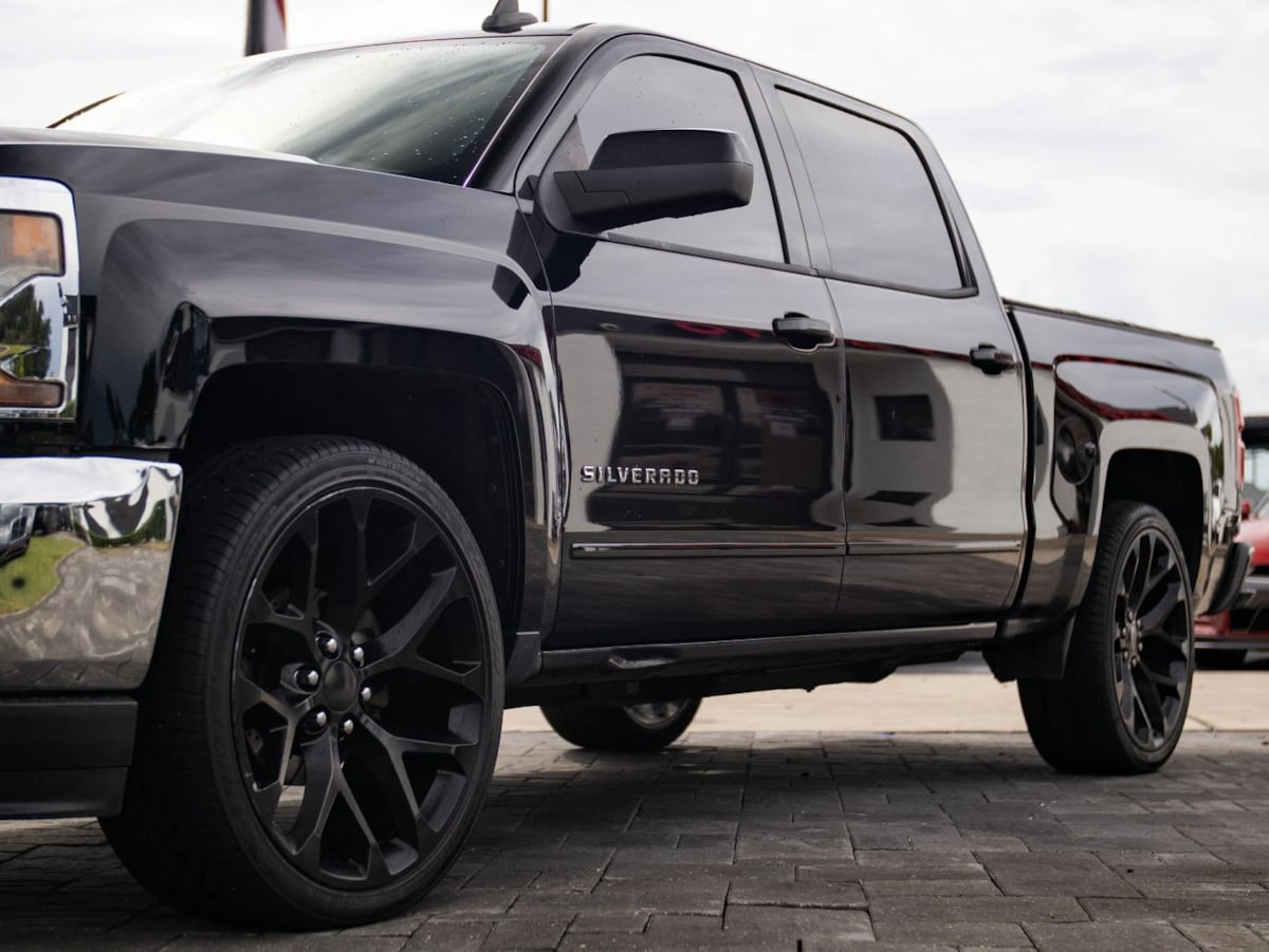 Chevrolet Silverado photo 8