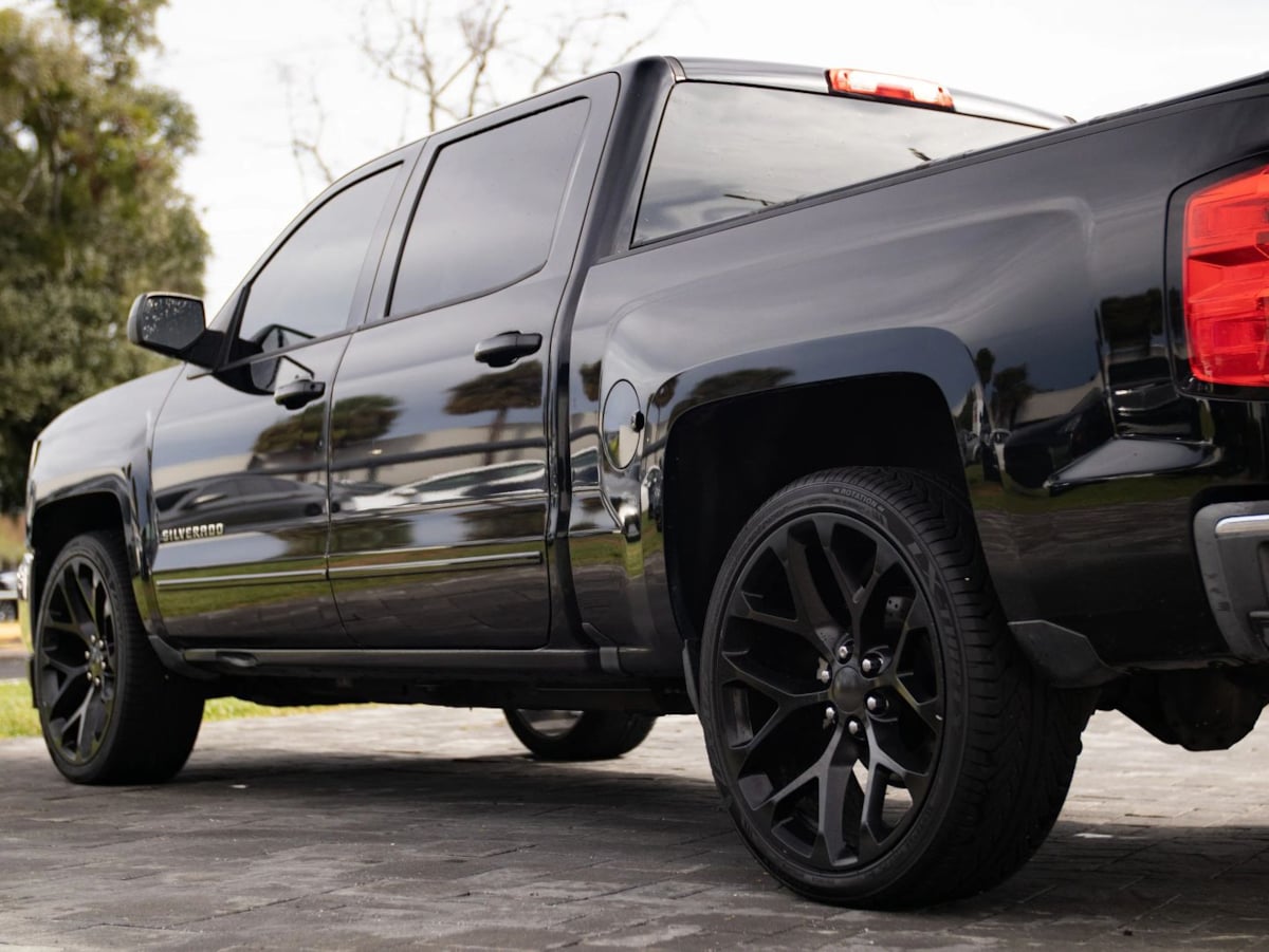 Chevrolet Silverado photo 9