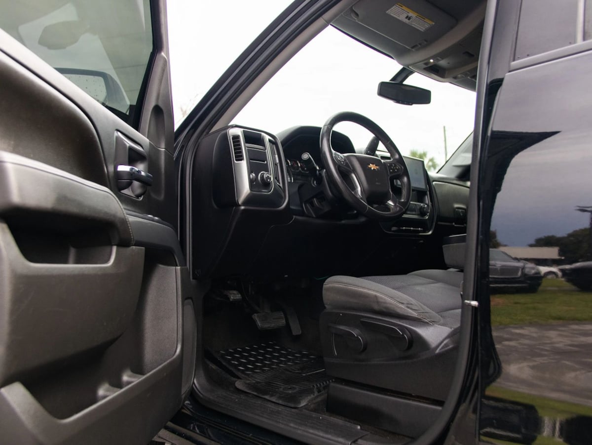 Chevrolet Silverado photo 16