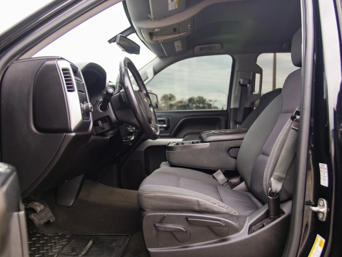 Chevrolet Silverado photo 17