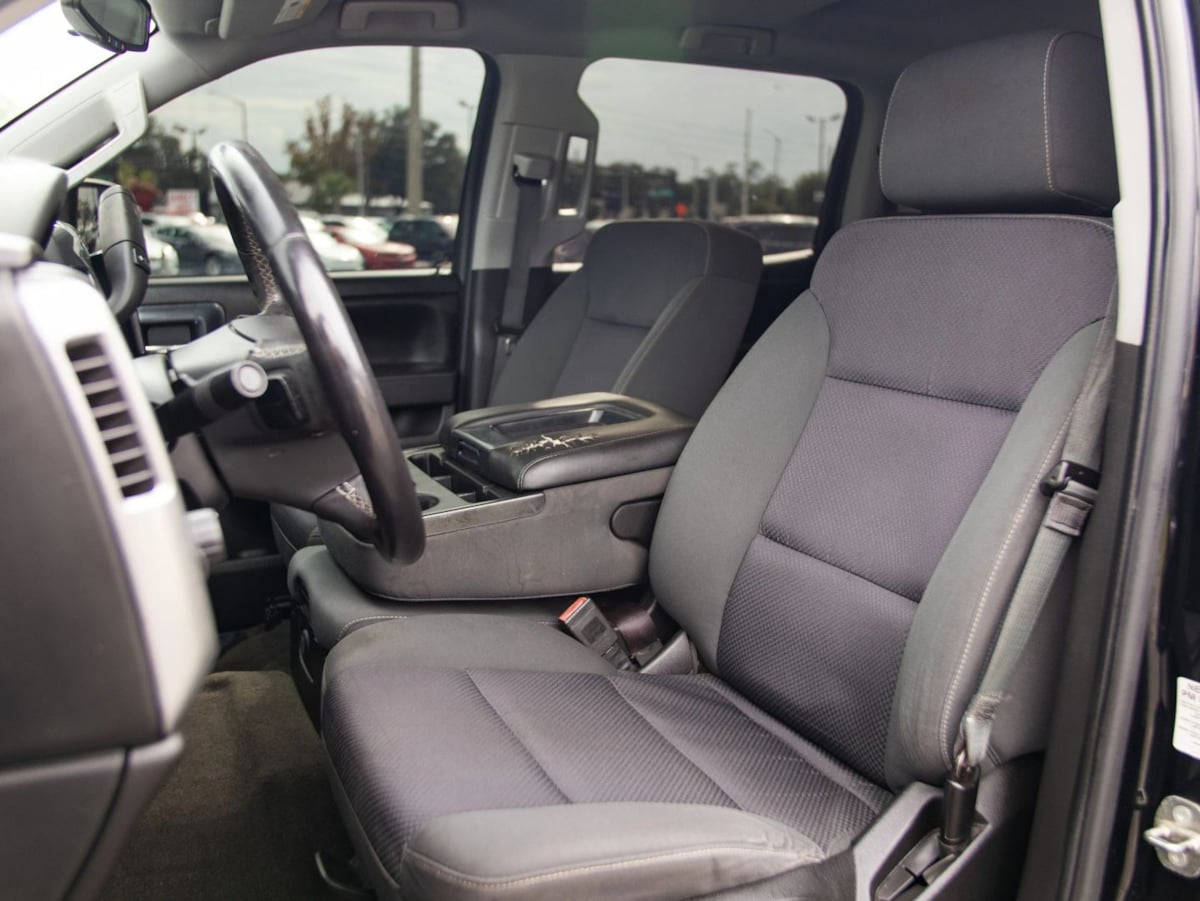 Chevrolet Silverado photo 18