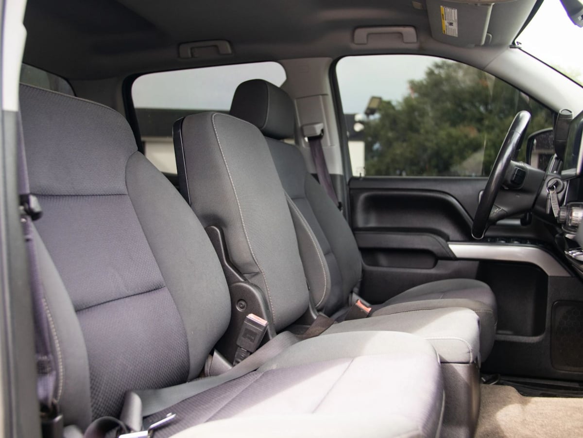 Chevrolet Silverado photo 22