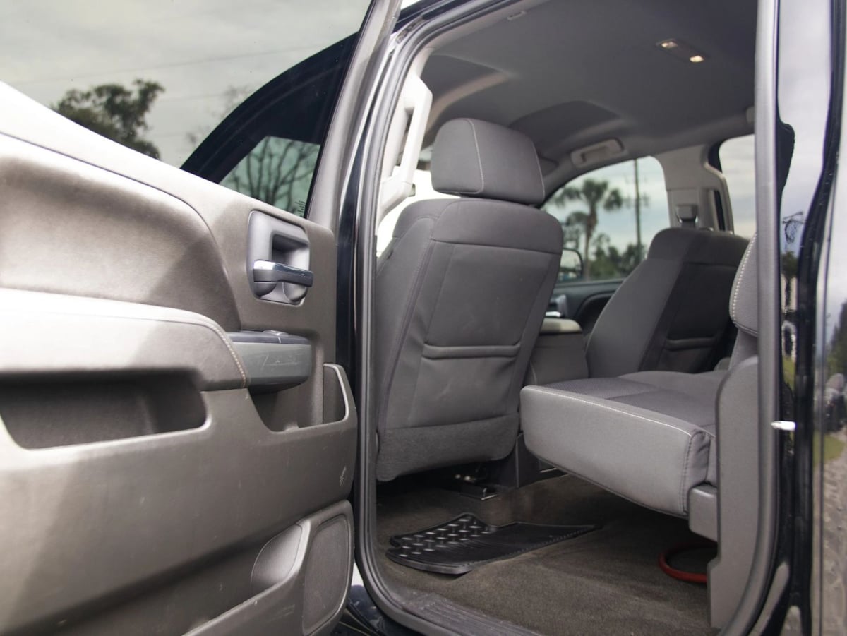 Chevrolet Silverado photo 23