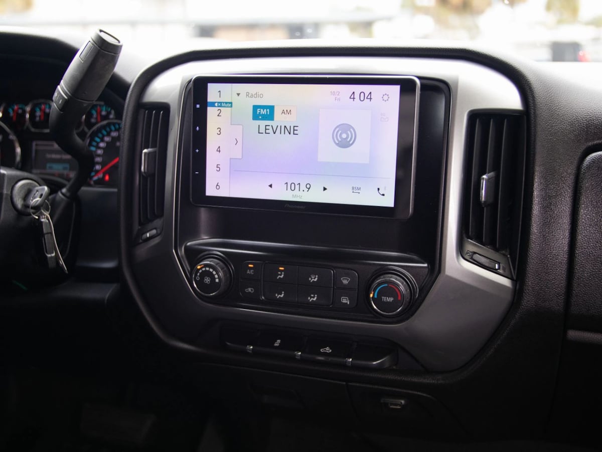 Chevrolet Silverado photo 29