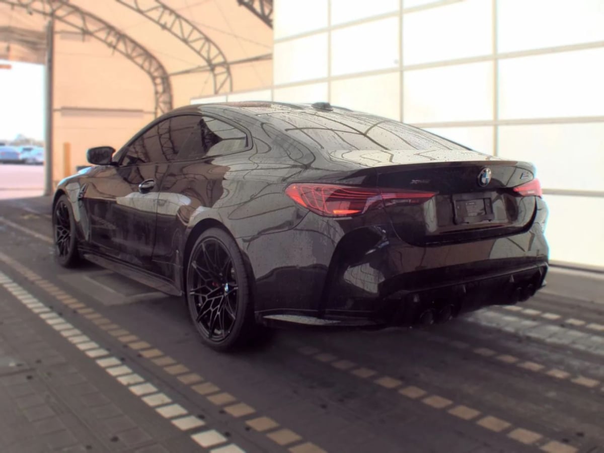 BMW M4 photo 3