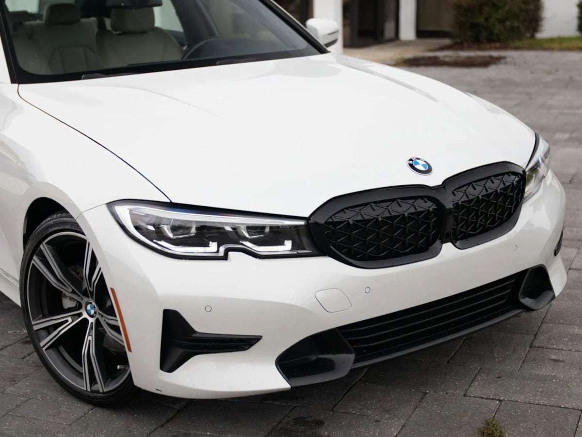BMW 3 Series photo 3
