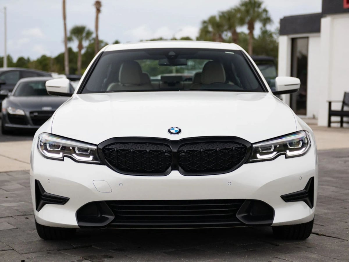 BMW 3 Series photo 4