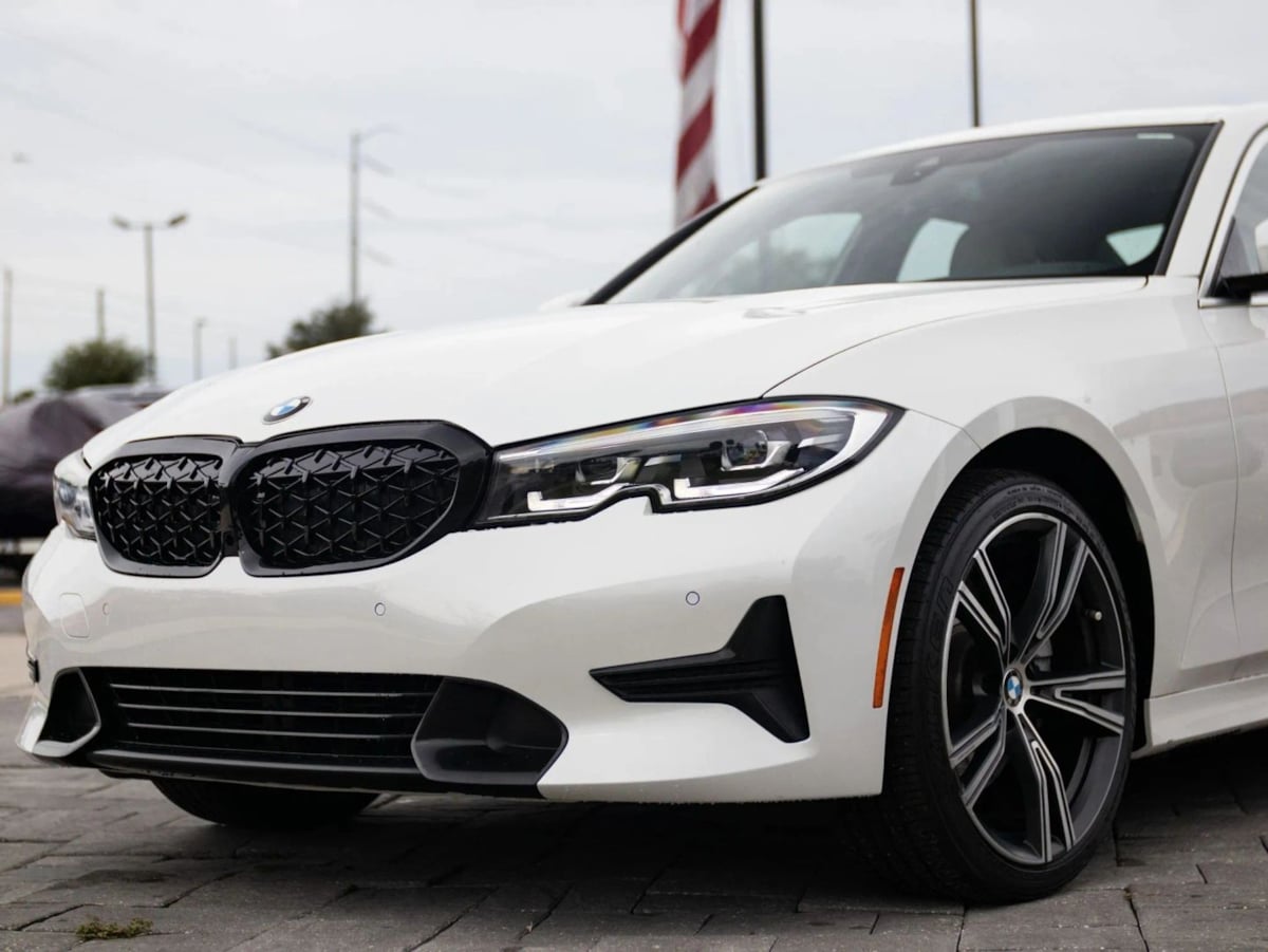 BMW 3 Series photo 5