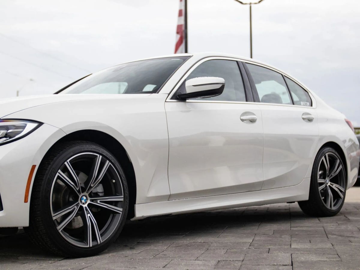 BMW 3 Series photo 7