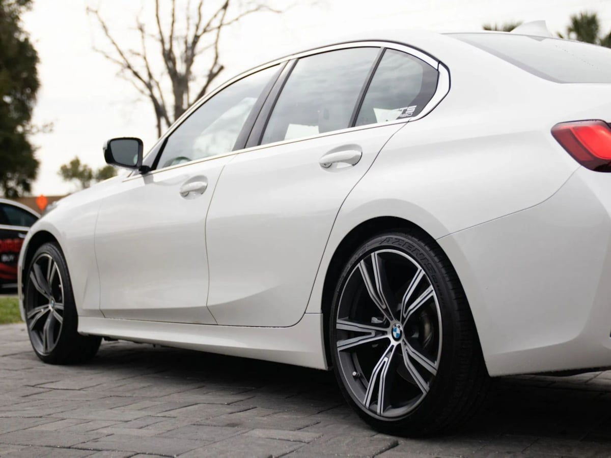 BMW 3 Series photo 8