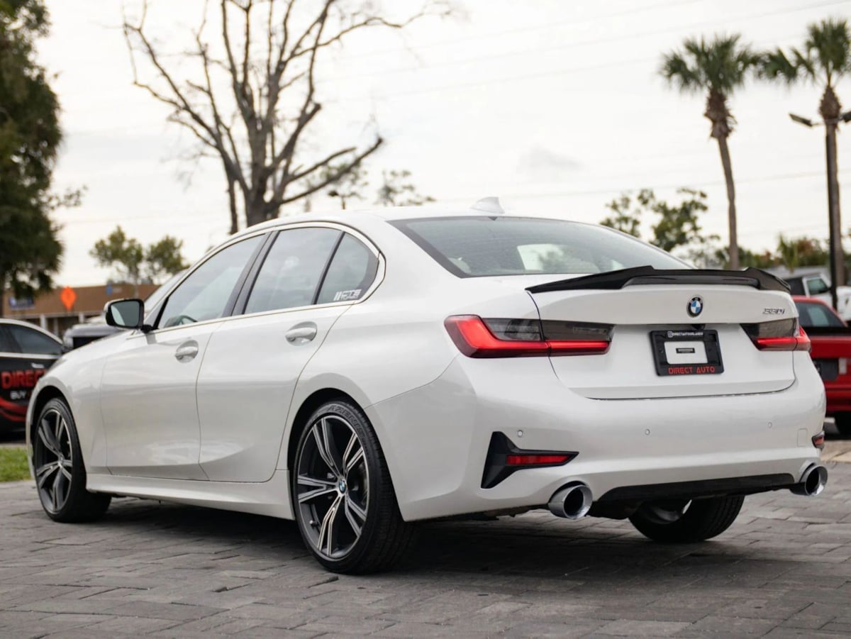 BMW 3 Series photo 9