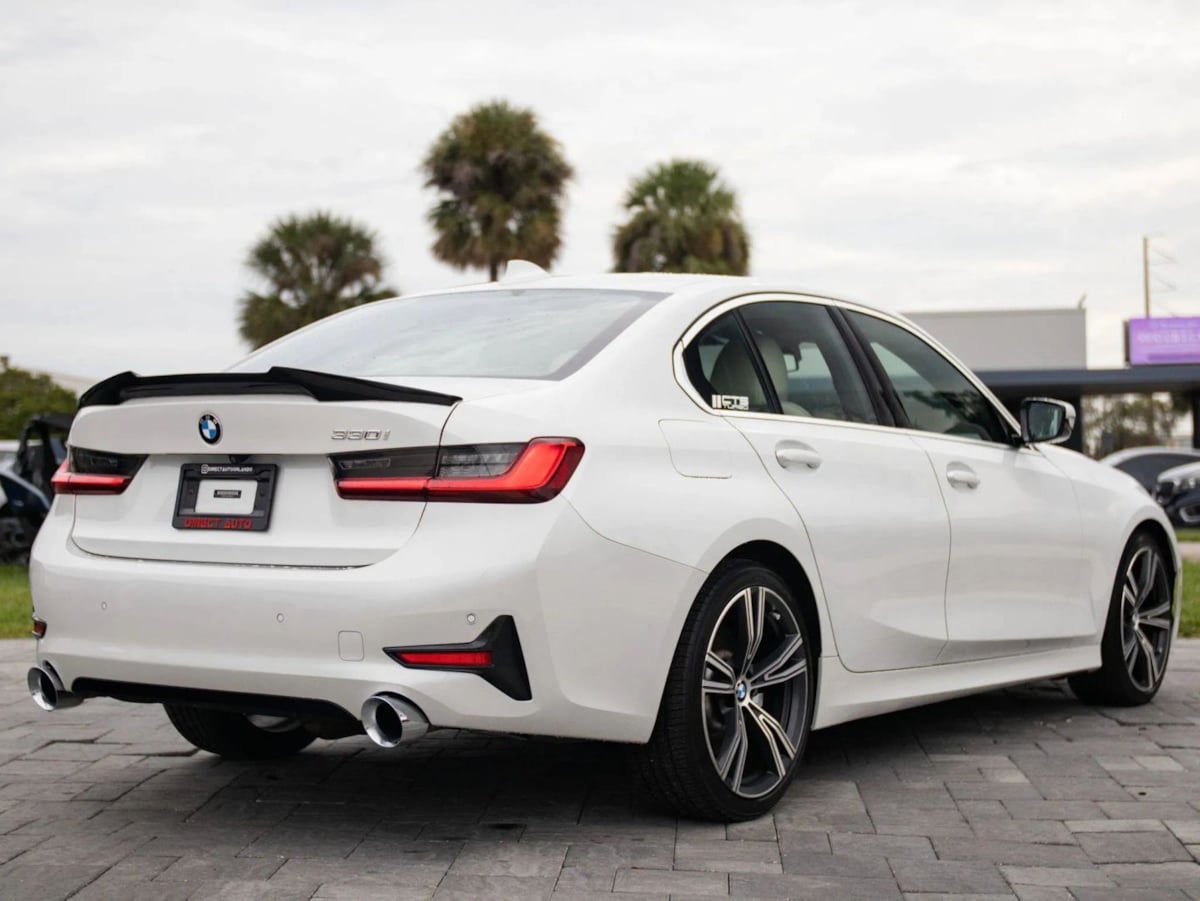 BMW 3 Series photo 12
