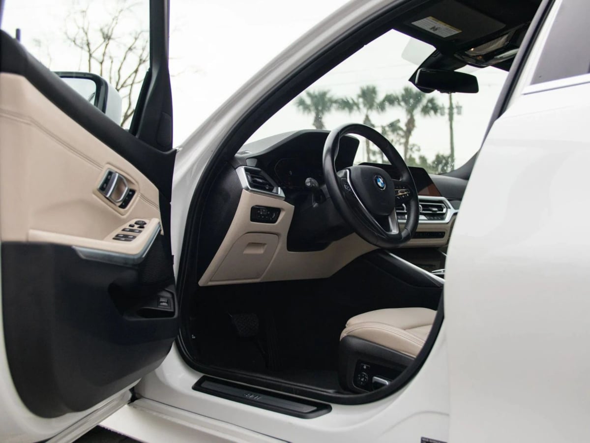 BMW 3 Series photo 13