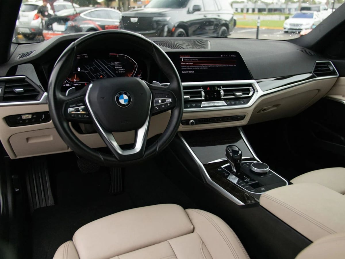 BMW 3 Series photo 14