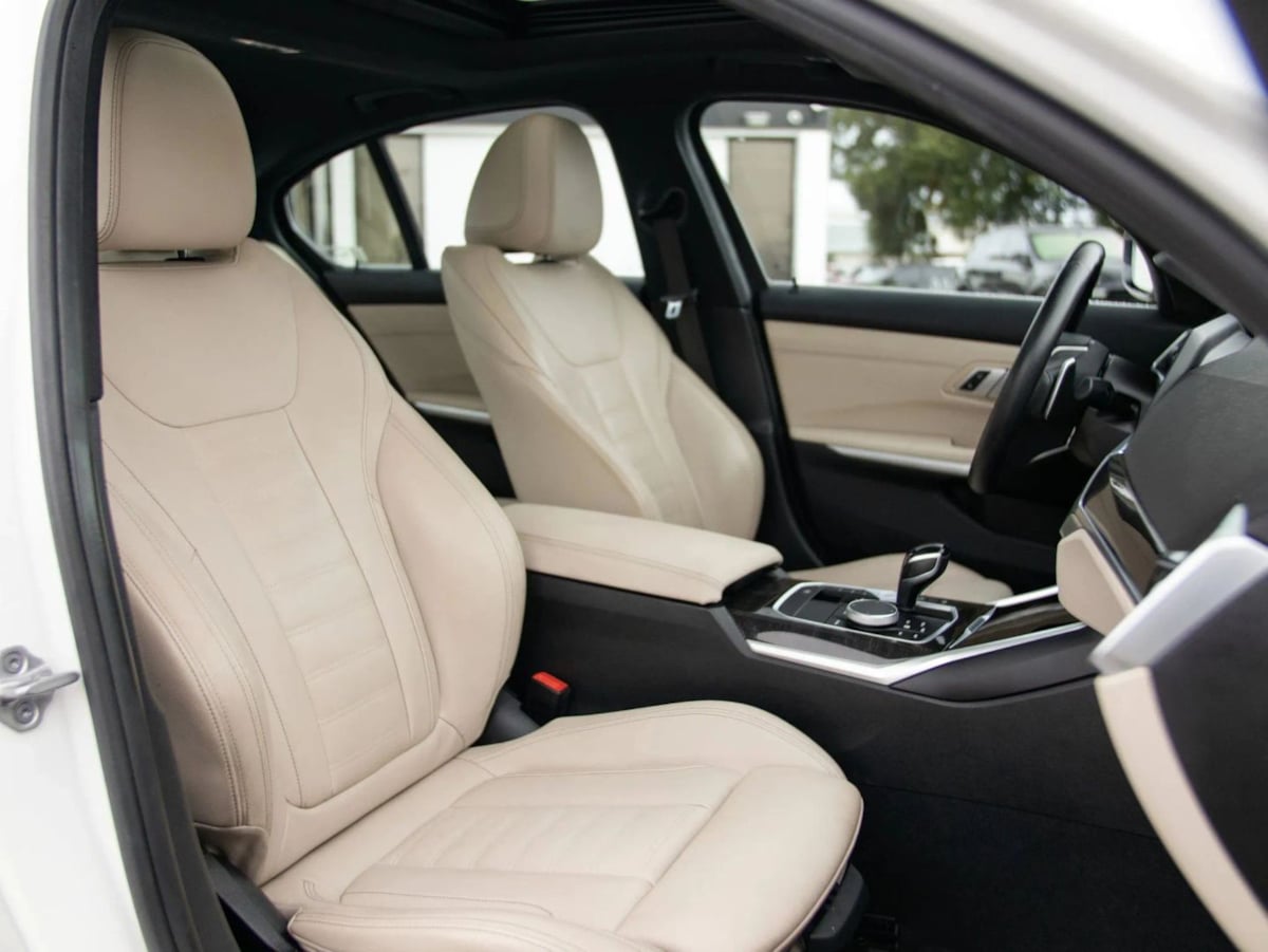 BMW 3 Series photo 17