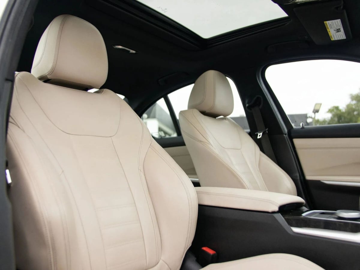 BMW 3 Series photo 18
