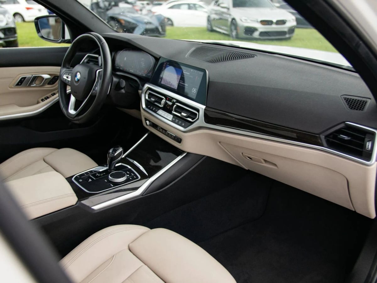 BMW 3 Series photo 19