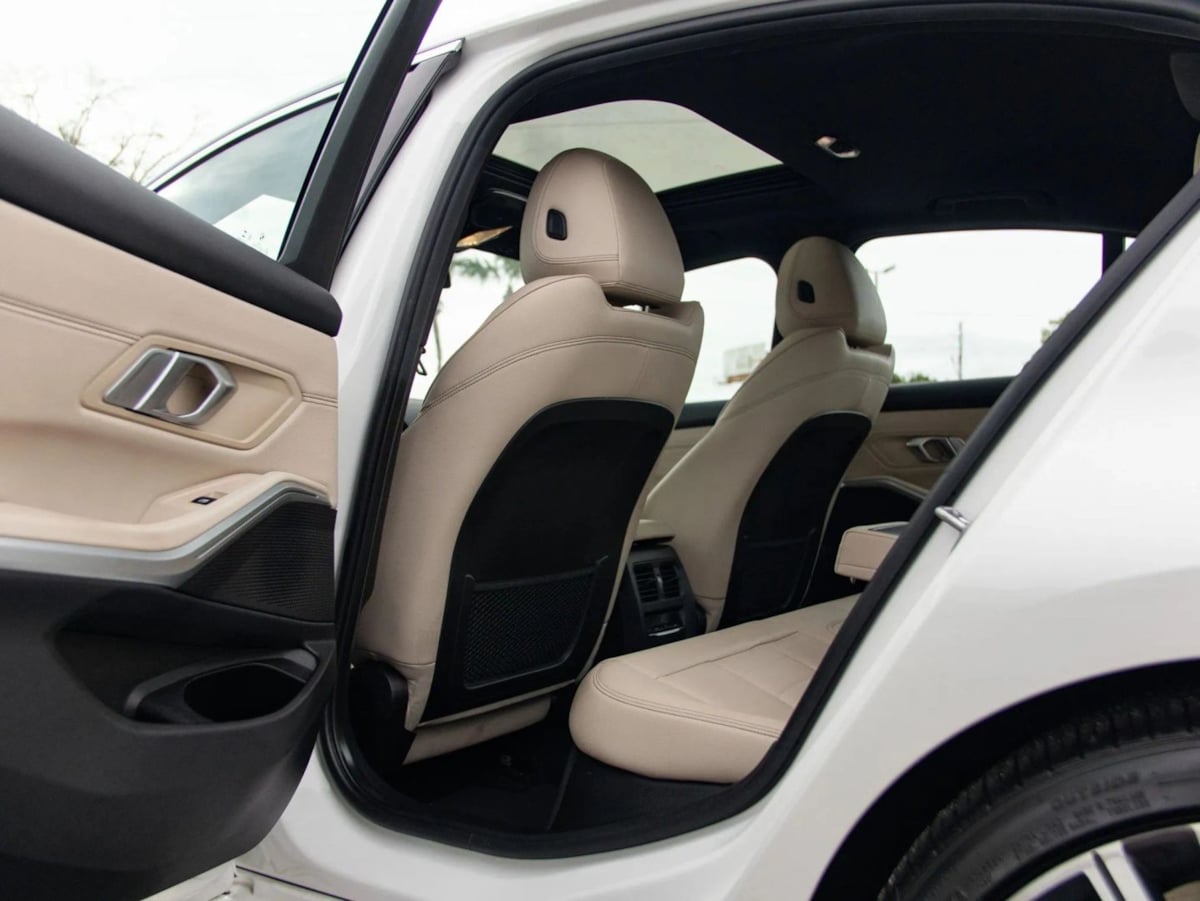 BMW 3 Series photo 21