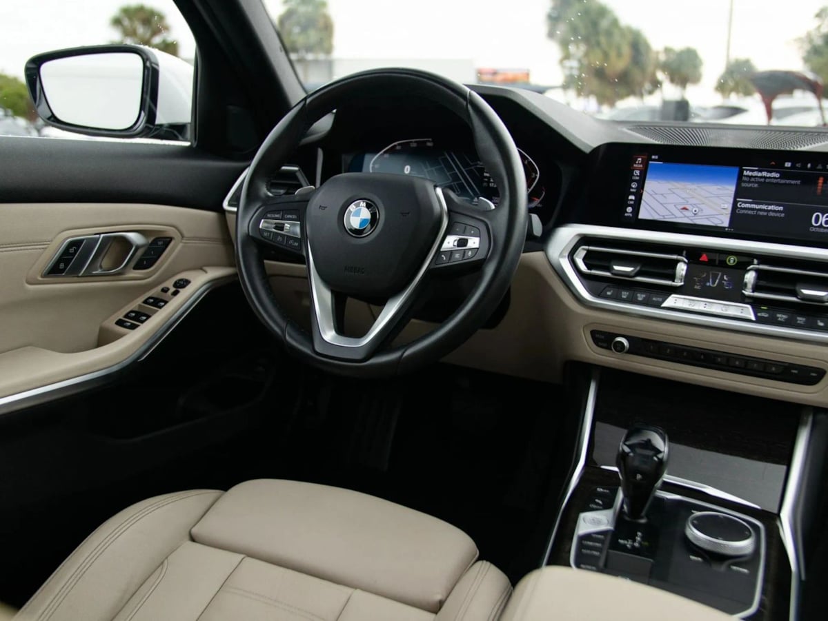 BMW 3 Series photo 25