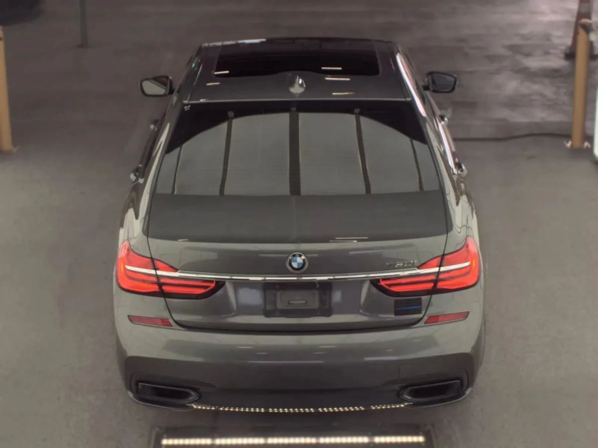 BMW 7 Series photo 4