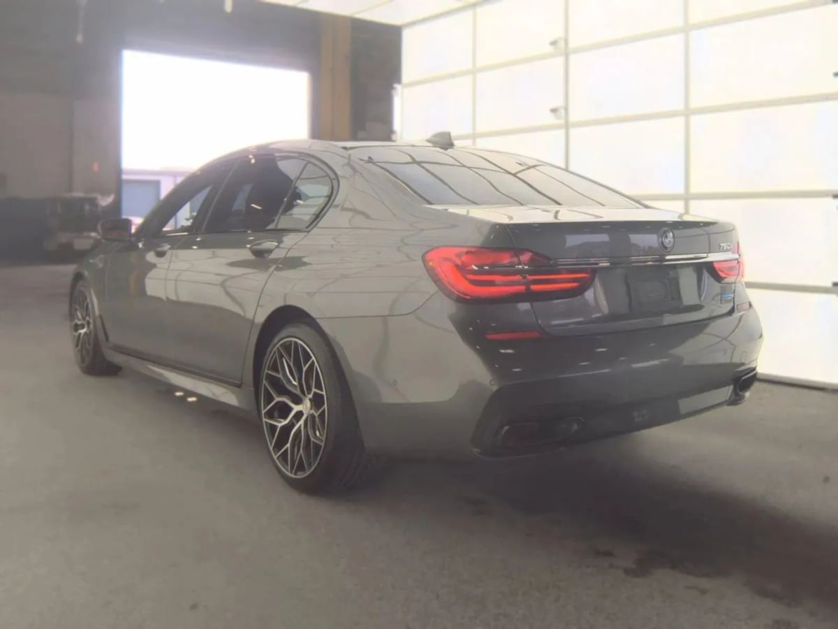 BMW 7 Series photo 5