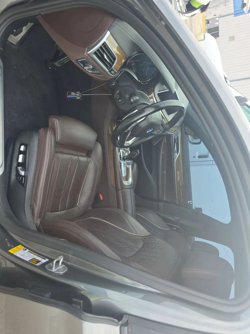 BMW 7 Series photo 7