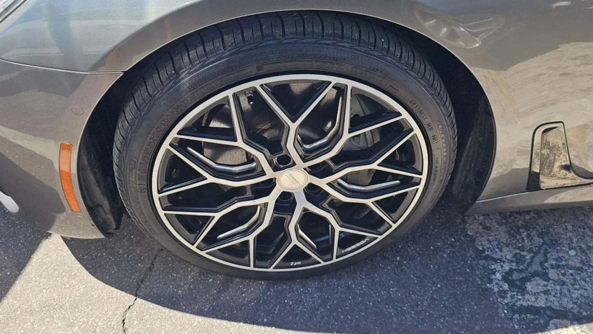 BMW 7 Series photo 9