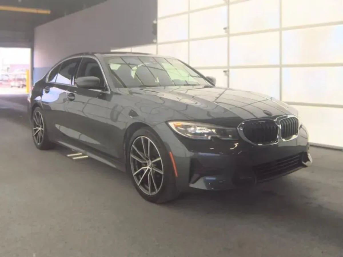 BMW 3 Series photo 3