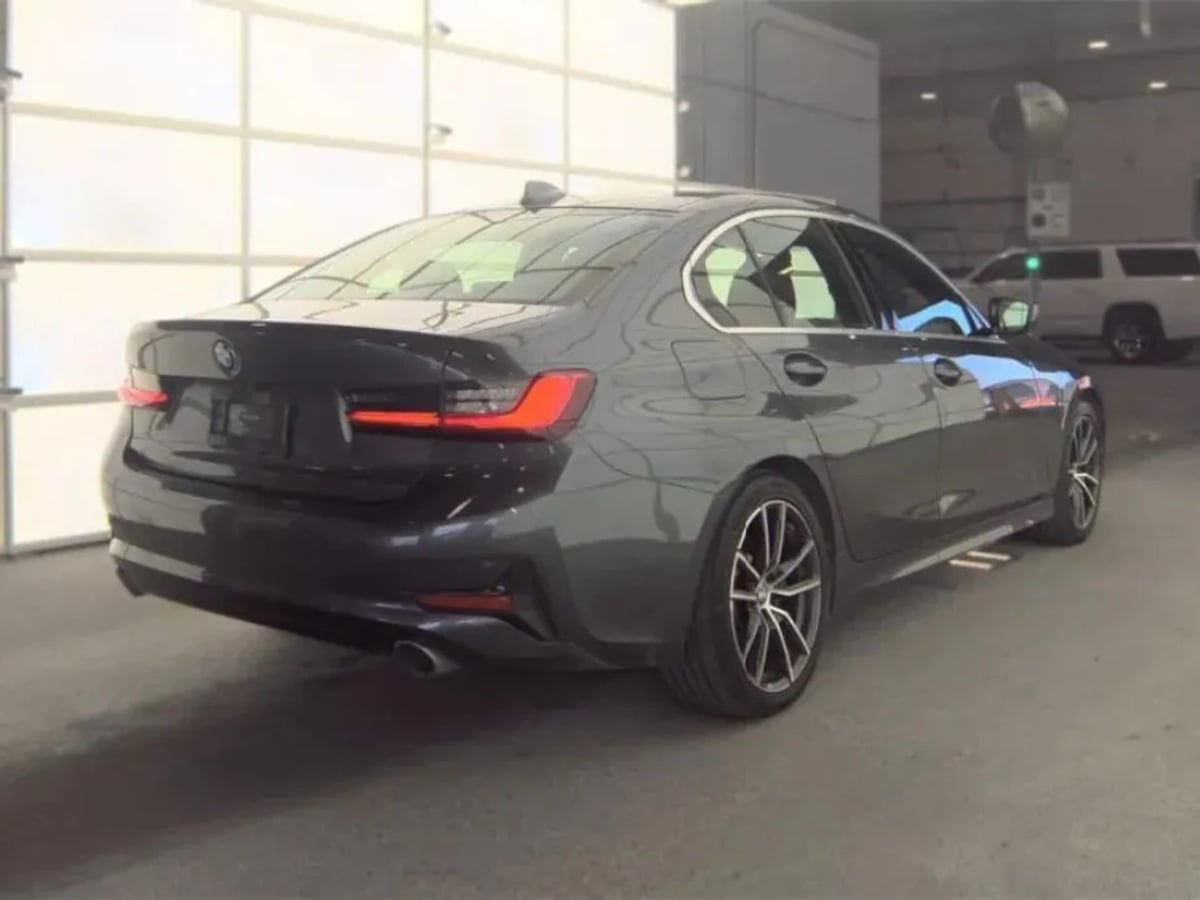 BMW 3 Series photo 4