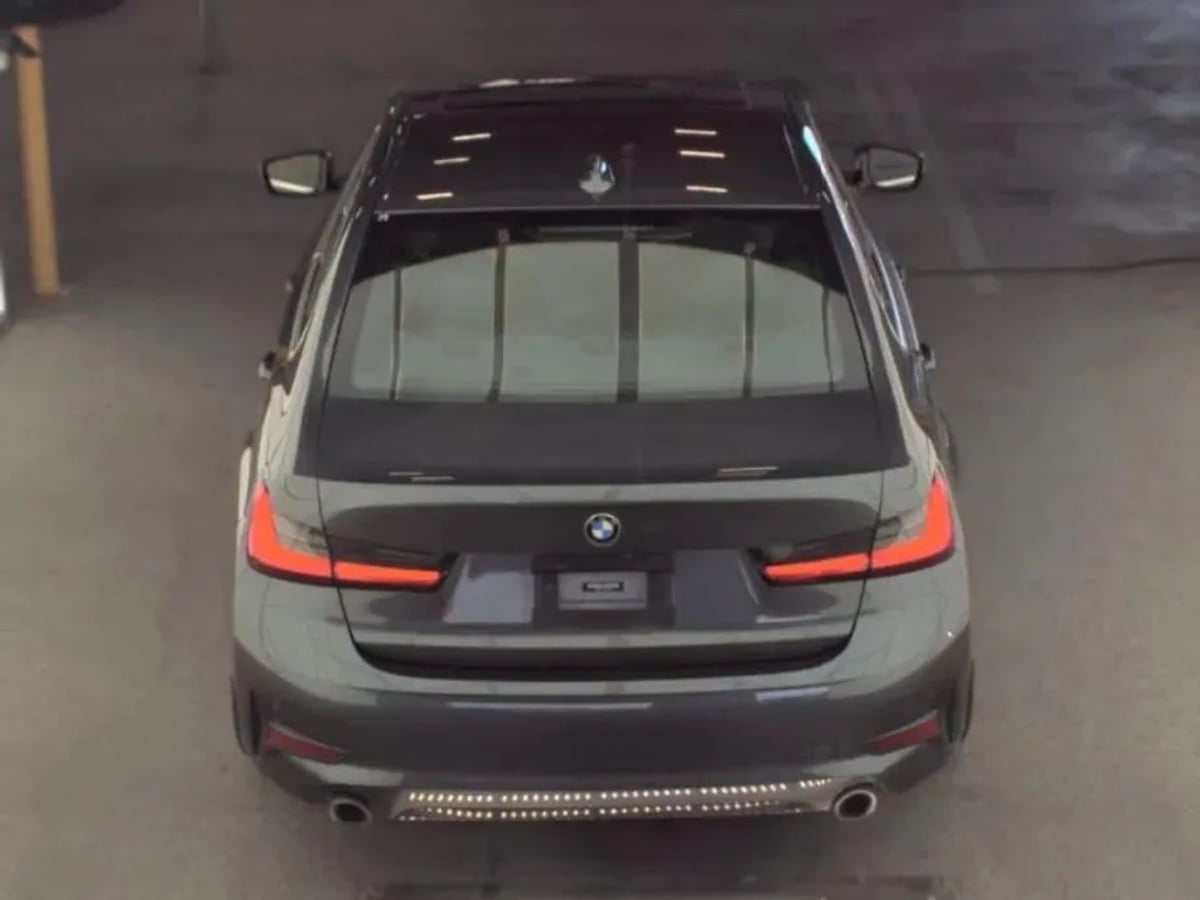 BMW 3 Series photo 5